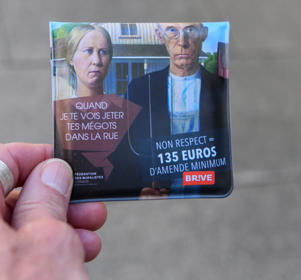 La pochette d'un cendrier de poche