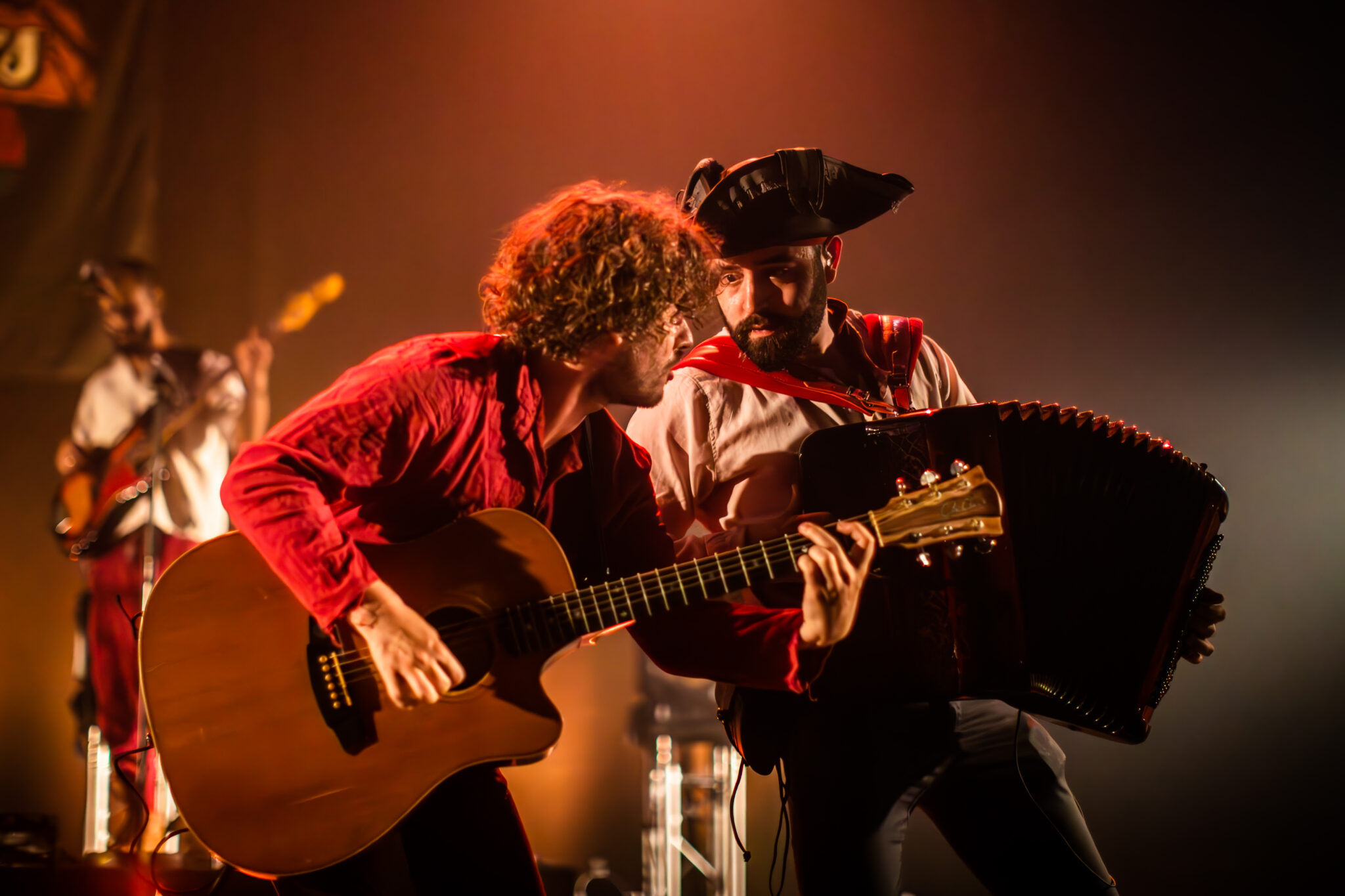 Les Humeurs cérébrales sur scène. Kevin (Accordéon) Geoffrey (Guitare)