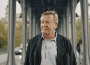 Jean Echenoz, écrivain français, photographié le 17 octobre 2024 à Paris par Mathieu Zazzo